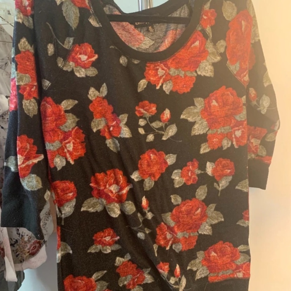 Almost Famous Black Knit Top with Red Rose Print XL